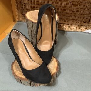 Attention Black Suede Platform Shoes Size 6”